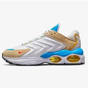 Nike men’s sneaker! Never worn!!!!!